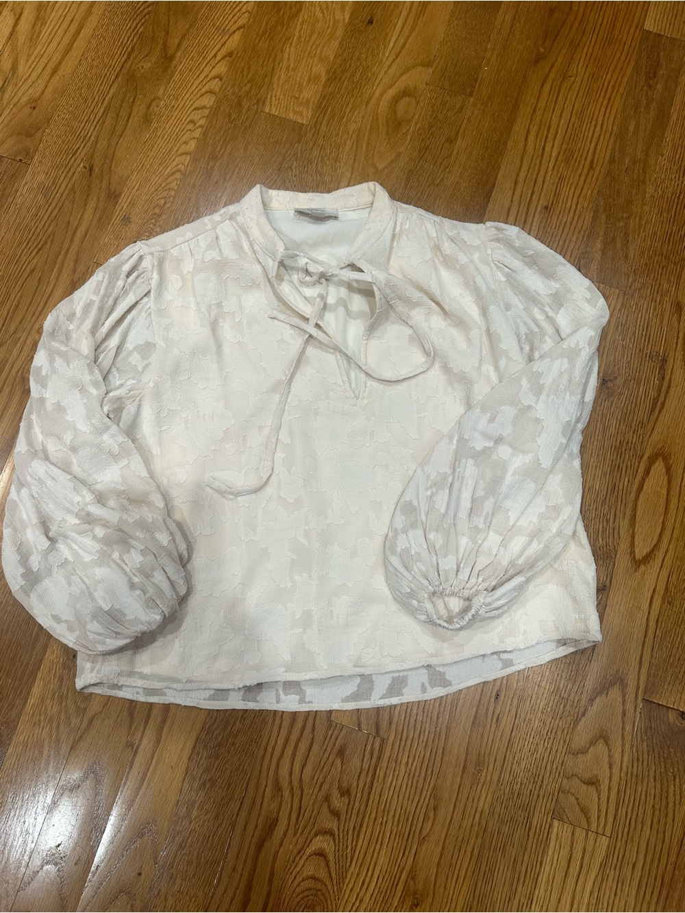 Women's Cream Tie-Neck Balloon Sleeve Top
Loft Outlet XSP